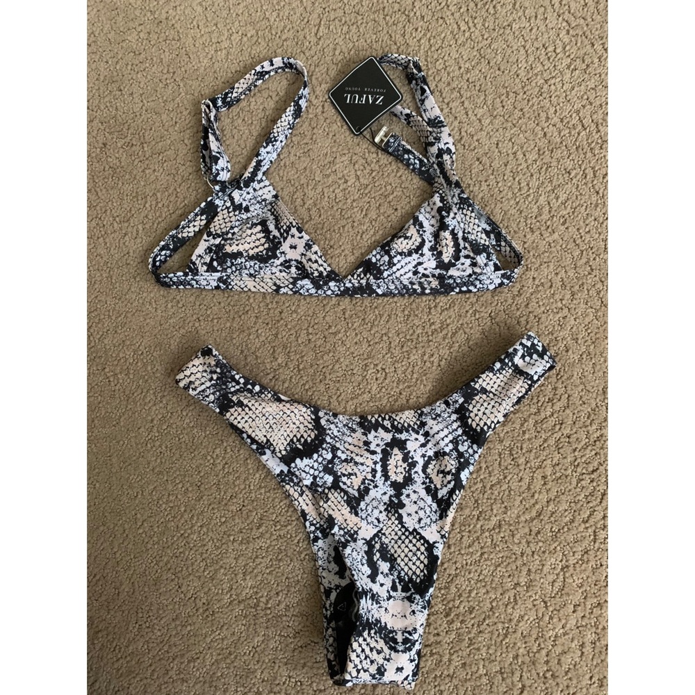 NWT Zaful snakeskin bikini